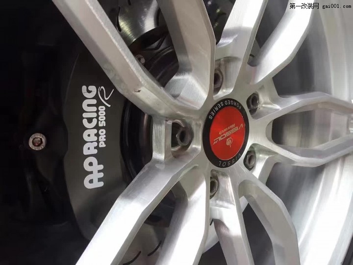 变色龙奥迪S3定制唯胜19寸锻造轮毂上车，装车效果很赞。