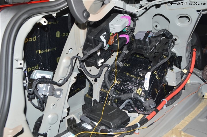凯迪拉克ATS 汽车隔音 四轮叶子板中道隔音降噪改装作业