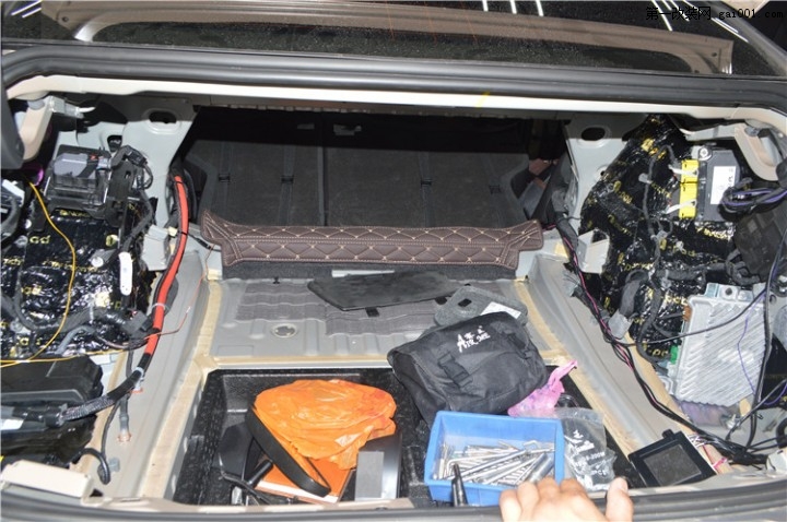 凯迪拉克ATS 汽车隔音 四轮叶子板中道隔音降噪改装作业