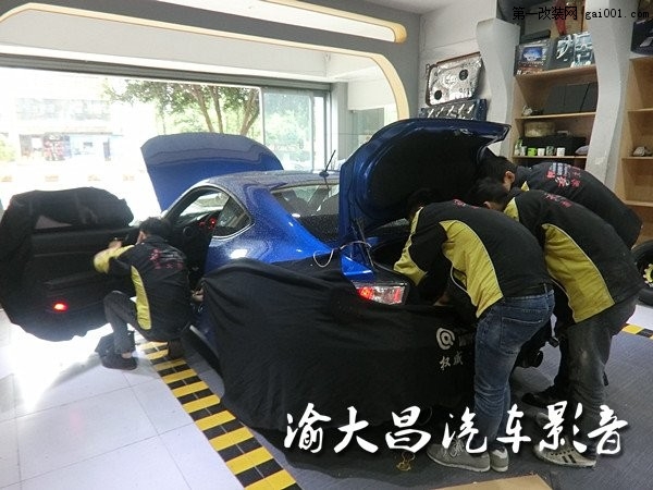 3改装前，首先做好车身的保护措施，确保车辆在施工过程中不会被损伤.jpg.jpg