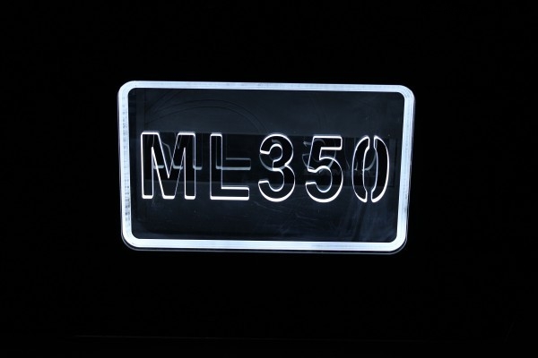 广州奔驰ML350音响改装美国钻石低音功放推丹麦威戈10寸低...