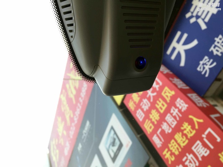 天津奔驰C200加装隐藏式行车记录仪