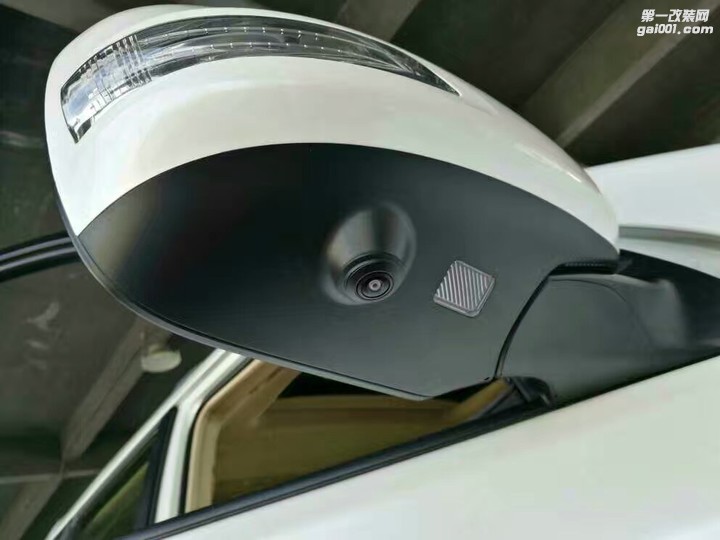 深圳丰田霸道加装车上有360度全景行车记录仪