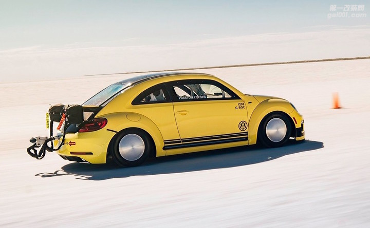 2016-Volkswagen-Beetle-LSR-side.jpg