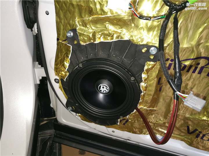 罗定金声汇汽车影音—雷克萨斯RX200国际品牌DLS喇叭两套