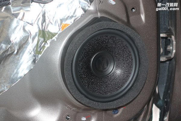广州本田哥瑞汽车音响改装美国曼菲斯4.1声道音响系统
