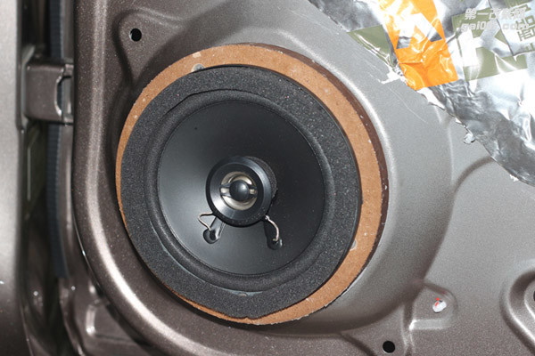 广州本田哥瑞汽车音响改装美国曼菲斯4.1声道音响系统