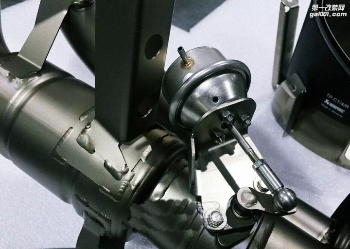 奥迪R8改装天蝎钛合金排气分享