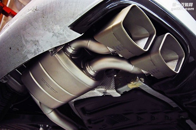 奔驰C63 AMG改装升级AK天蝎三阀门钛合金排气