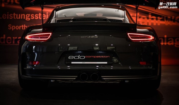 edo-competition-Porsche-911-GT3-RS-Carbon-Sport-package-7-1024x602.jpg