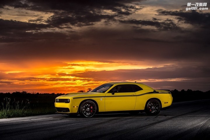Hennessey-Hellcat-Yellow-Sunset-2-1024x683.jpg