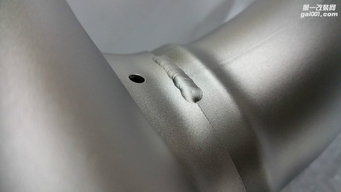 雷诺梅甘娜RS改装AK天蝎钛合金排气