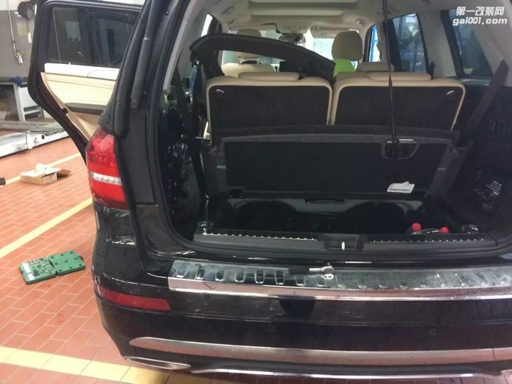 深圳奔驰GLS400改装原厂无钥匙舒适进入系统