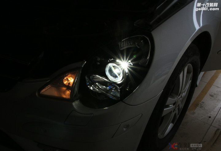 奔驰R350炫酷升级车灯 ——为安全合理升级车灯