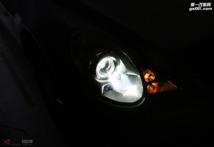 奔驰R350炫酷升级车灯 ——为安全合理升级车灯