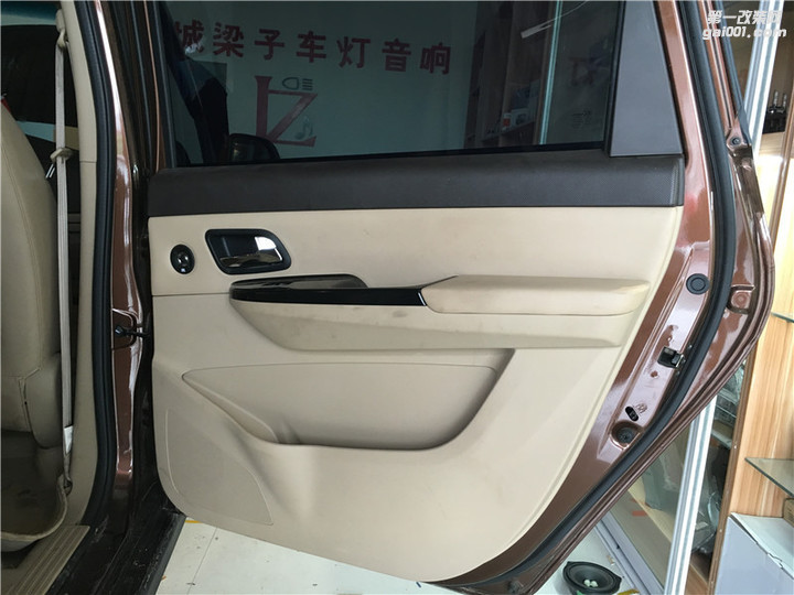 五菱宏光S改装JBL汽车音响-聊城专业升级音响-汽车隔音降噪