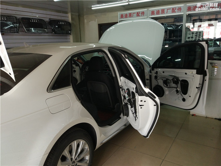 奥迪新款A4加装原厂前雷达模拟显示/天津