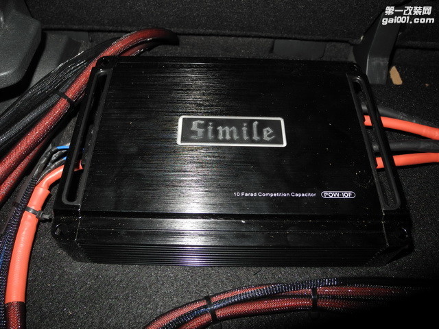 11，德国诗蔓DSP S8解码器安装在汽车后尾箱.JPG