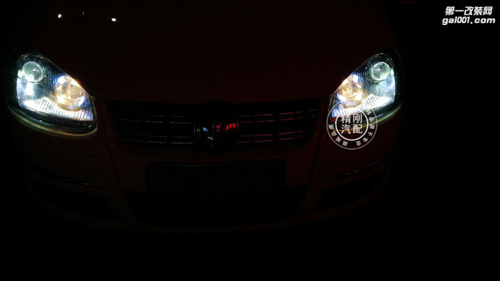 广州白云炫澜车灯大众老速腾升级精刚Q5双光透镜，棒棒的！
