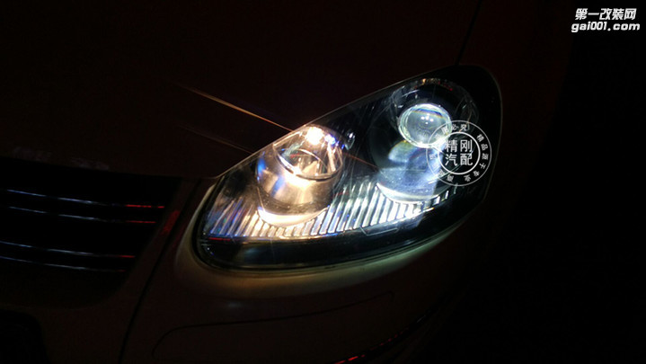 广州白云炫澜车灯大众老速腾升级精刚Q5双光透镜，棒棒的！