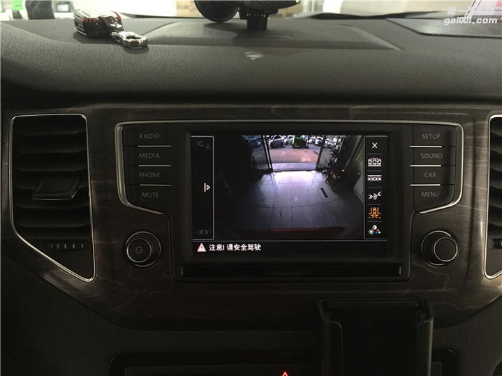 北京高尔夫嘉旅安装倒车摄像头多功能方向盘