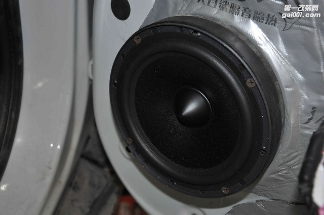 6，德国RS 6.5寸套装中低音安装在汽车原位.JPG
