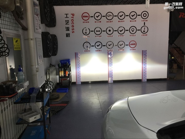 张家口改灯极致汽车改装自由光升级海拉5+岩崎灯泡