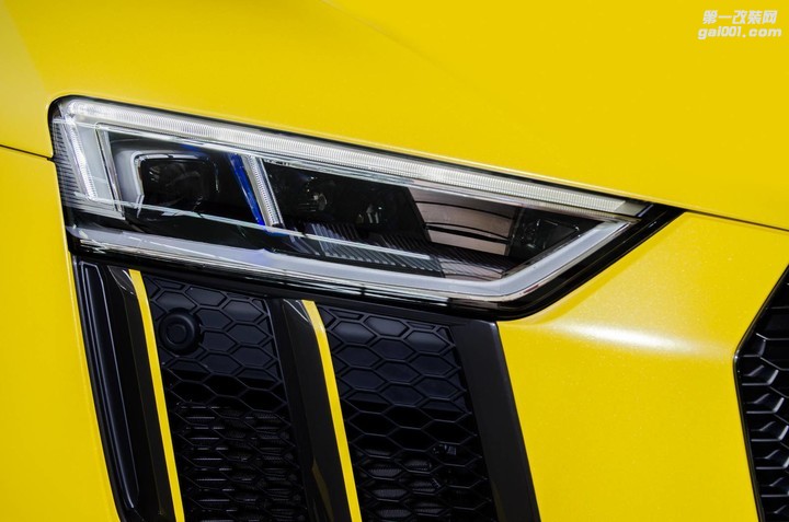 Audi-R8-V10-Plus-2.jpg