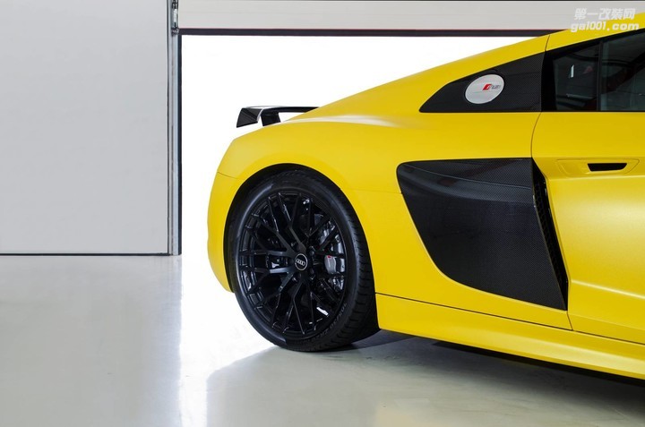 Audi-R8-V10-Plus-4.jpg