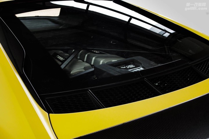 Audi-R8-V10-Plus-11.jpg