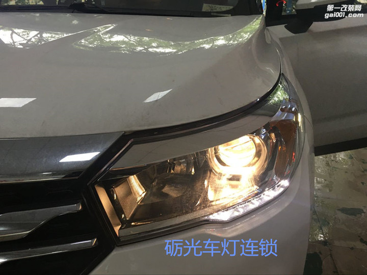 广州传祺改灯传祺GS4大灯升级原装进口海拉5氙气双光透镜