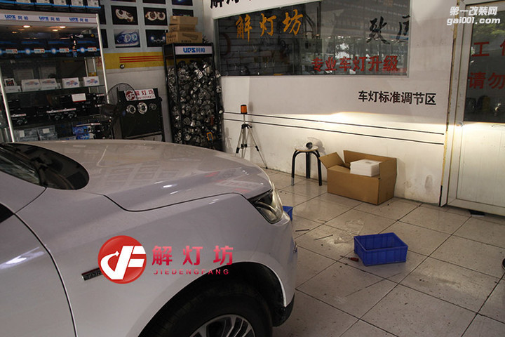 北京车灯改装店解灯坊分享吉利远景X6升级阿帕7透镜套装