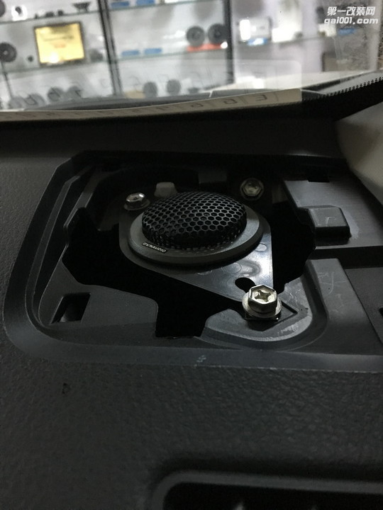 5，丹拿232高音单元安装在汽车仪表台上.JPG