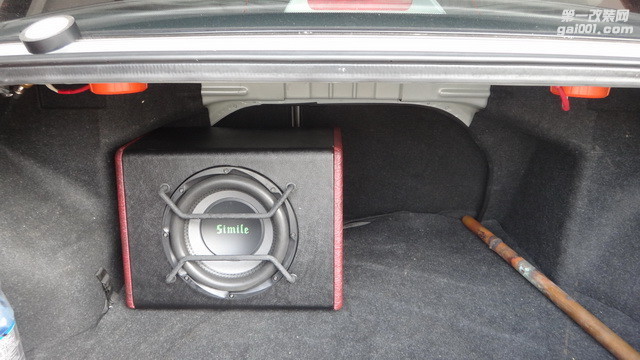 8，诗蔓 SD-100Z超低音单元安装在汽车尾箱.JPG