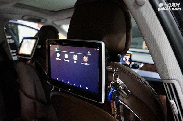 奥迪A8安装后排娱乐头枕显示屏，重庆渝大昌汽车影音改装