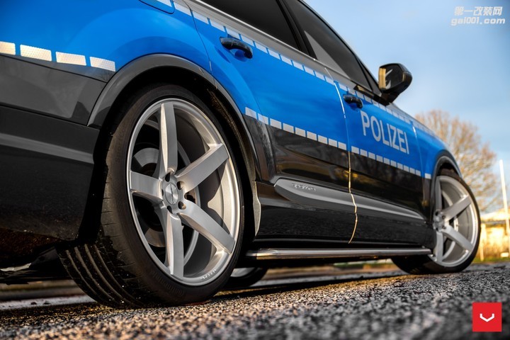 slammed-audi-q7-police-car-rides-on-vossen-cv3r-rims_9.jpg