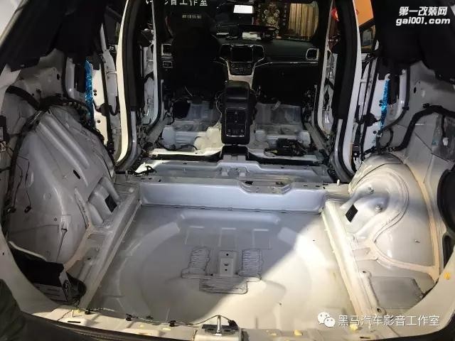 （黑马汽车影音工作室） JEEP大切诺基全车隔音完工