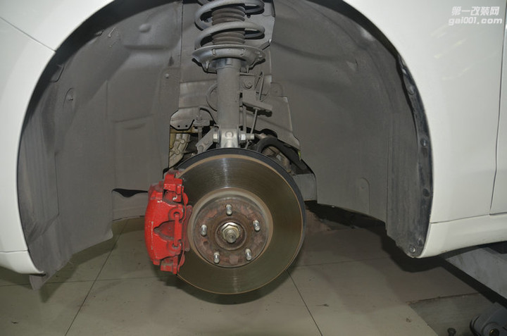 福特蒙迪欧 改装19寸定制锻造轮毂加AP9040六活塞卡钳案例