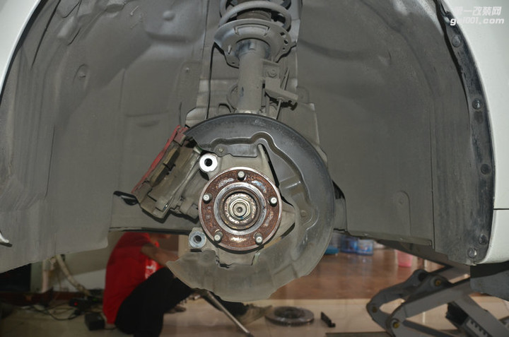 福特蒙迪欧 改装19寸定制锻造轮毂加AP9040六活塞卡钳案例