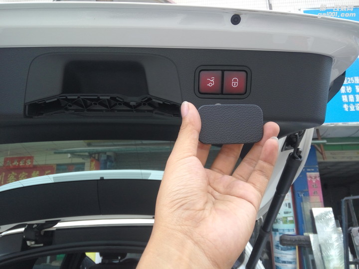 深圳奔驰GLC改装电动尾门后备箱只途方便快捷拿东西