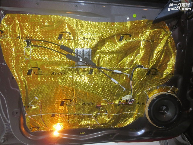 9，喜力士L62C中低音单元安装在门板原位.JPG