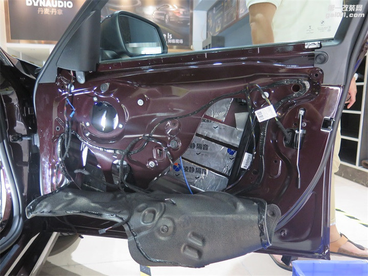 苏州艺声汽车音响改装宝马320升级史泰格K201功放