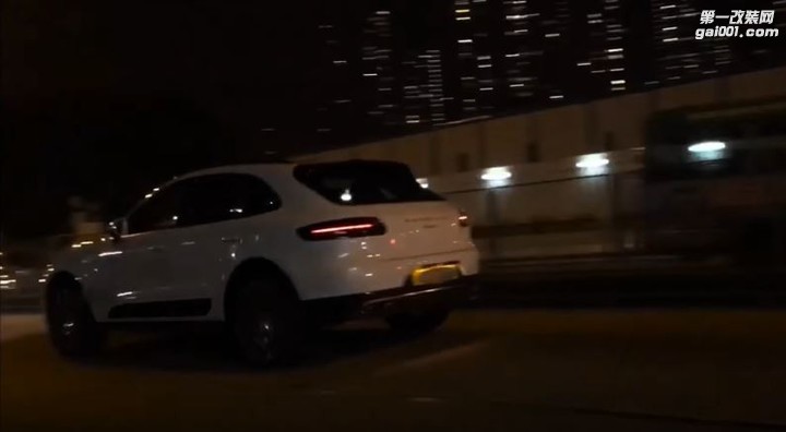 base-porsche-macan-with-20-liter-turbo-sounds-angry-with-armytrix-exhaust_2.jpg