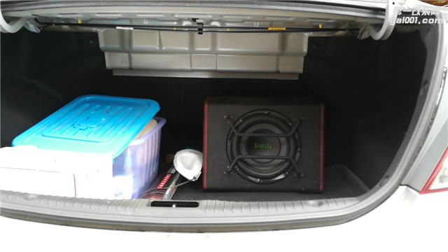 7，诗蔓SD100超低音通过引线方式安装在汽车尾箱.jpg