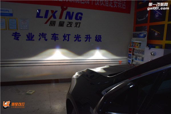 太原凯迪拉克XT5车灯改装海拉五透镜 飞利浦XV+灯泡 欧司朗...