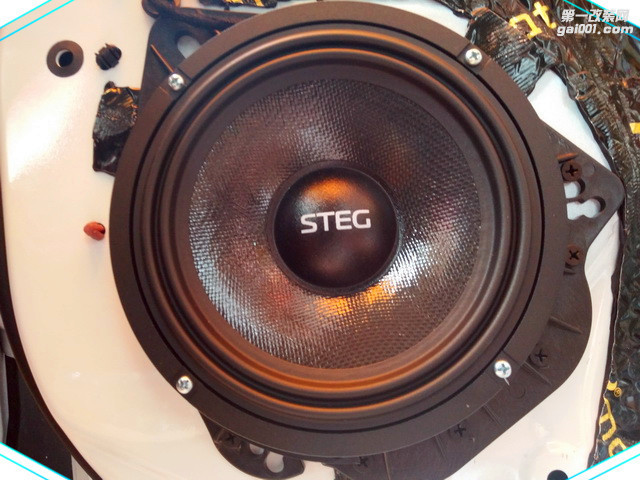 4史太格STEG SG650C中低音于前门原位安装.jpg