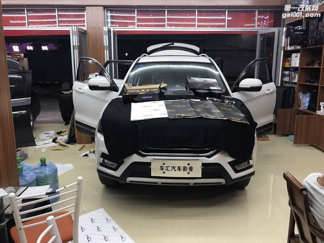 1，改装车型—丰田RAV4.jpg
