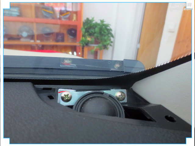 13，意大利尼诺帕克N1.2高音单元安装在汽车仪表台上.JPG