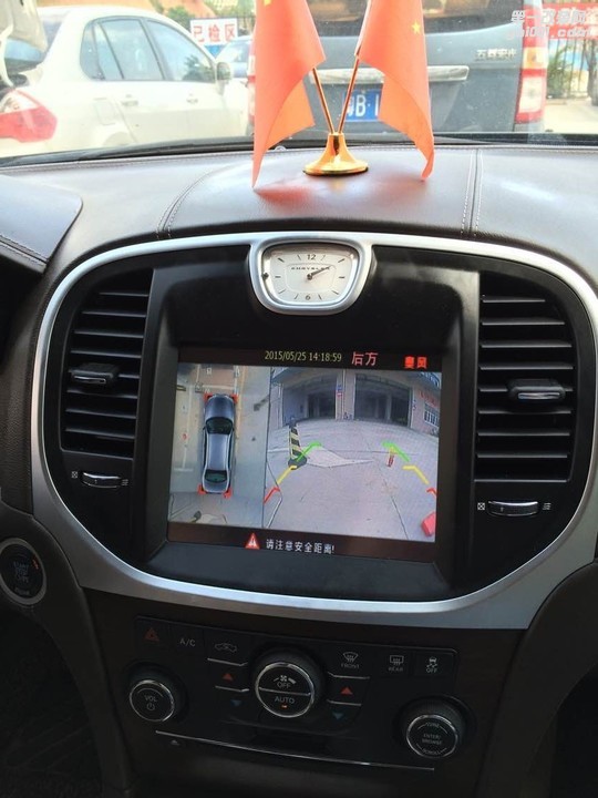 15款克莱斯勒300C改装高清360度全景行车记录仪 倒车影像