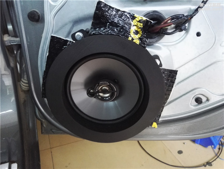 罗定金声汇汽车音响——福克斯安装DLS喇叭+德国超薄低音